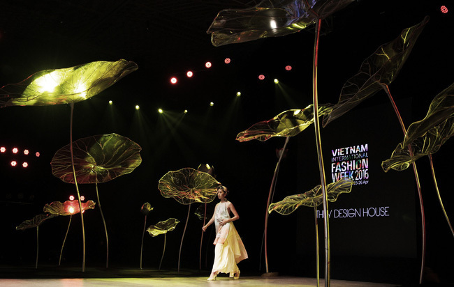 7 sân khấu thời trang Việt đẹp hoành tráng và đầu tư kỳ công nhất năm 2016