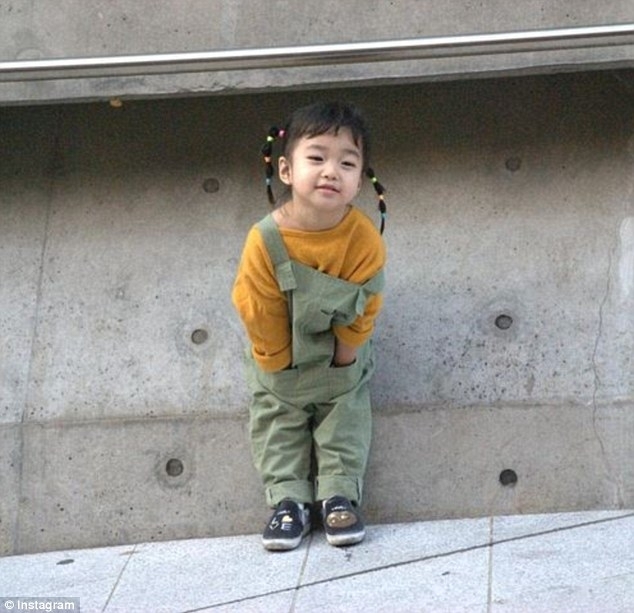Ai là nhân vật đứng phía sau những nhóc tỳ sành điệu tại Tuần lễ thời trang Seoul