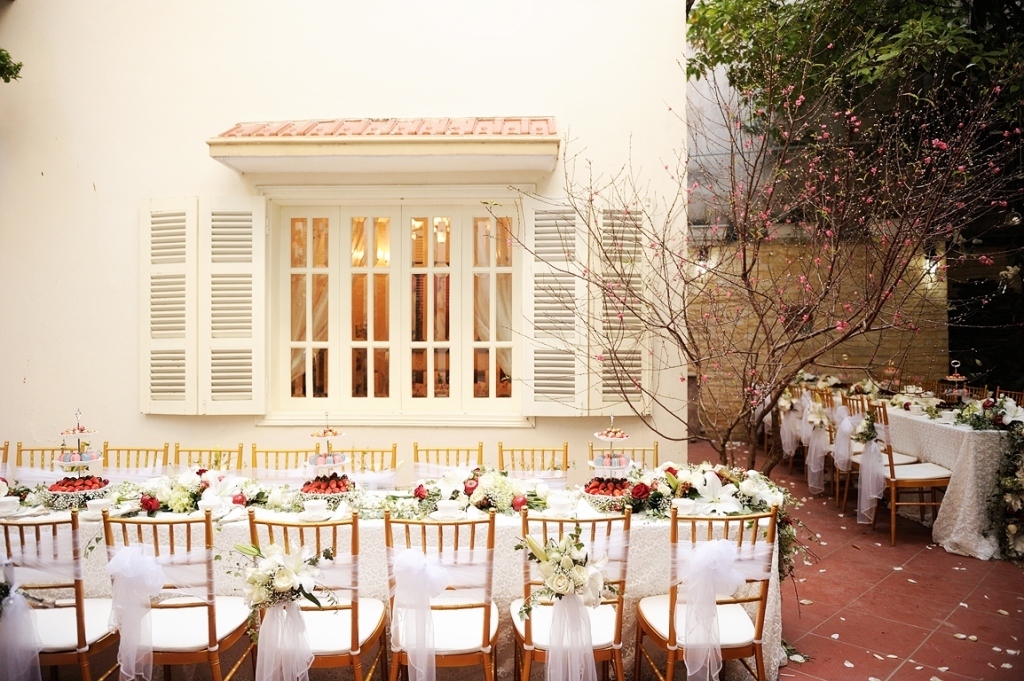 Cặp đôi ở Hà Nội trang trí nhà ngày cưới đẹp từ cổng vào nhà khiến khách không ngớt lời khen ngợi