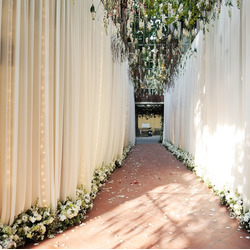 Cặp đôi ở Hà Nội trang trí nhà ngày cưới đẹp từ cổng vào nhà khiến khách không ngớt lời khen ngợi