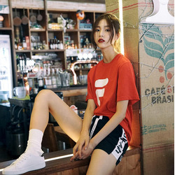 Giới trẻ châu Á người người nhà nhà đang diện T-shirt và sneaker Fila chất phát ngất ra sao?