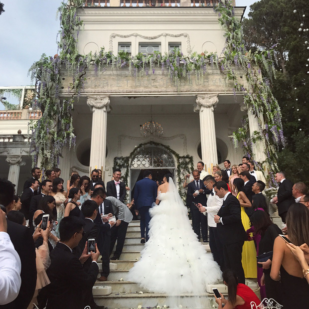 Váy cưới bồng bềnh như mây trắng của fashionista Hong Kong khiến bạn phải thốt lên: Liệu đây có phải mơ?